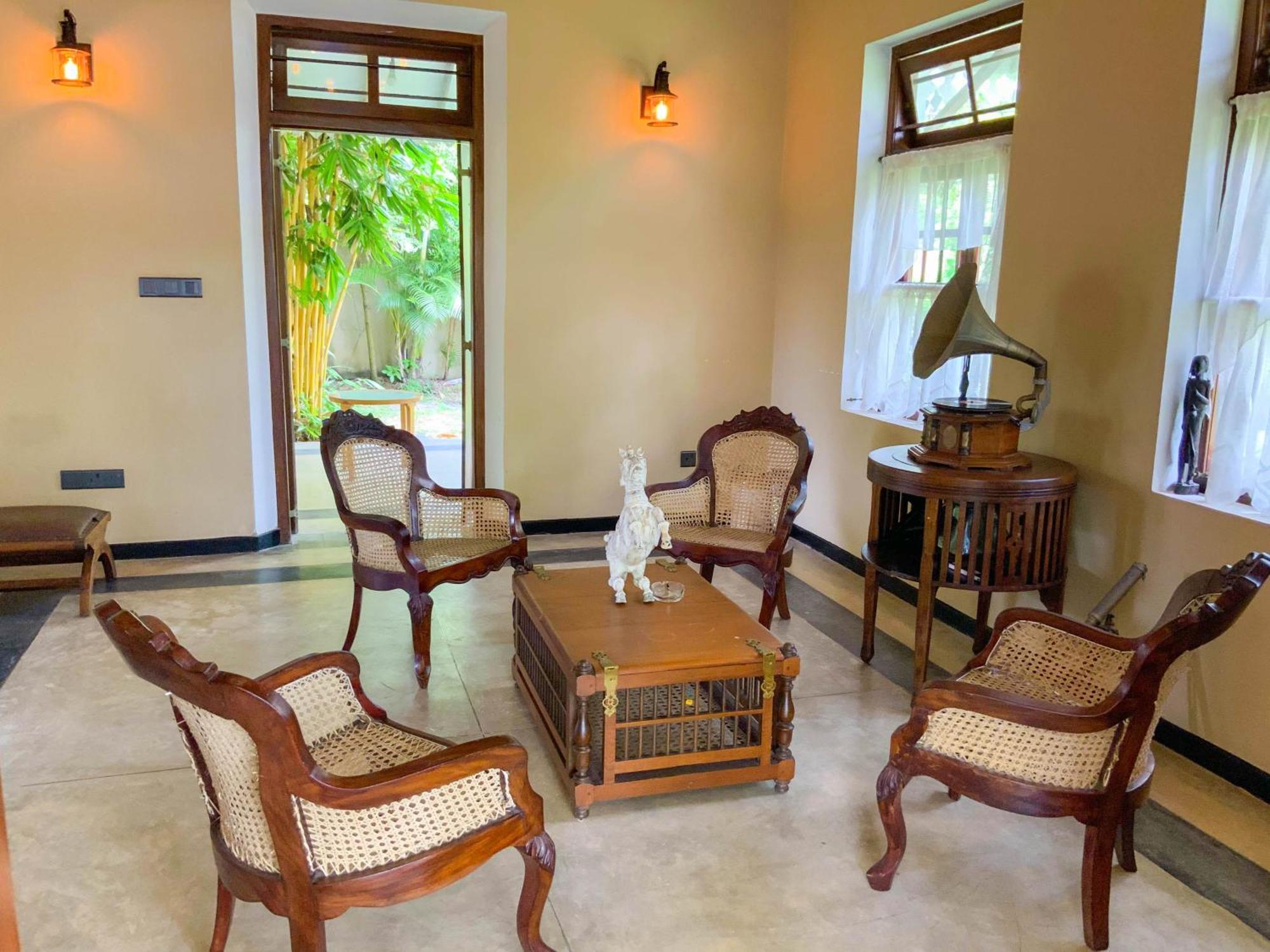 Headman House Antique Villa - A Seaside Royal Stay Ahangama Eksteriør bilde
